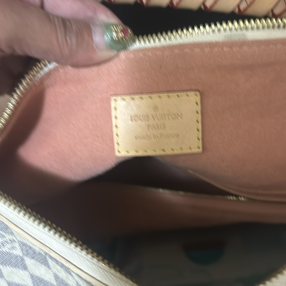 2️⃣8️⃣0️⃣0️⃣ gently used authentic Louis Vuitton bag - Picture 6 of 10
